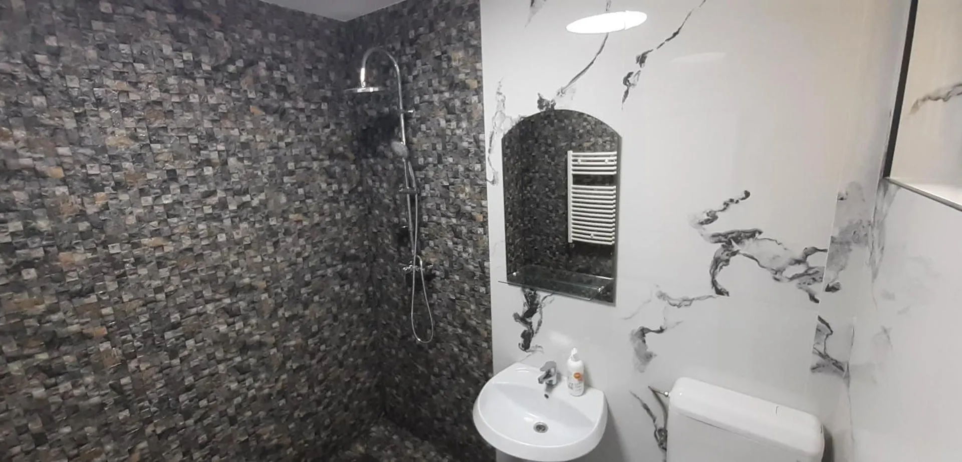 Konukevi B&B Duo Caffe Bükreş